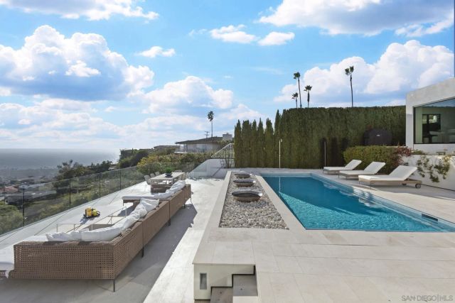 5811 Box Canyon Rd, La Jolla, CA 92037