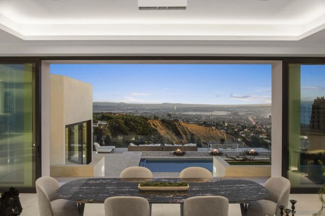 5811 Box Canyon Rd, La Jolla, CA 92037