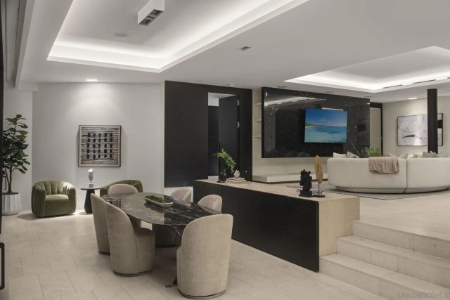 5811 Box Canyon Rd, La Jolla, CA 92037