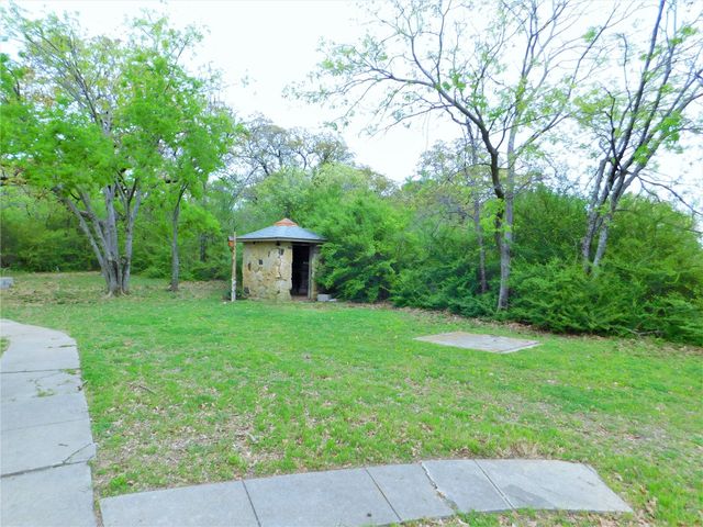 2001 James Street, Denton, TX 76205
