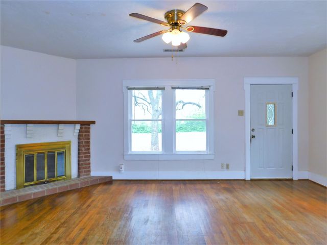 2001 James Street, Denton, TX 76205