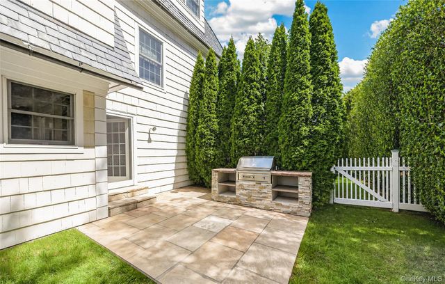 299 Narrow Lane, Southampton, NY 11968
