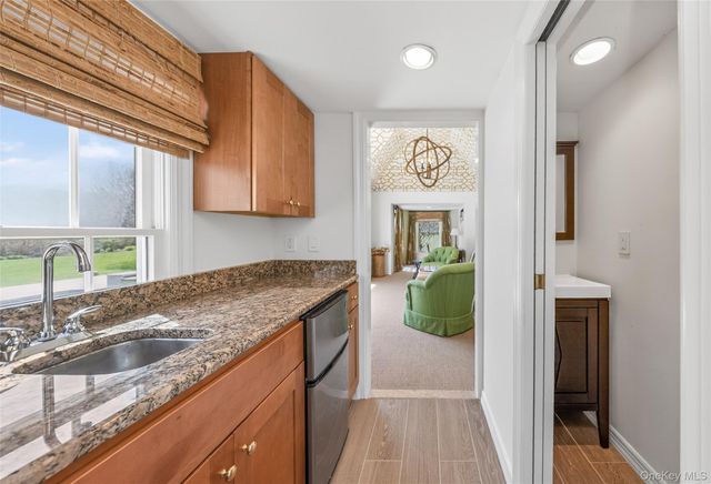 299 Narrow Lane, Southampton, NY 11968