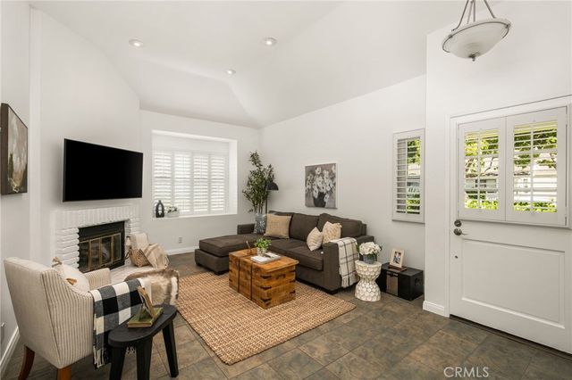 49 Summerfield 99, Irvine, CA 92614
