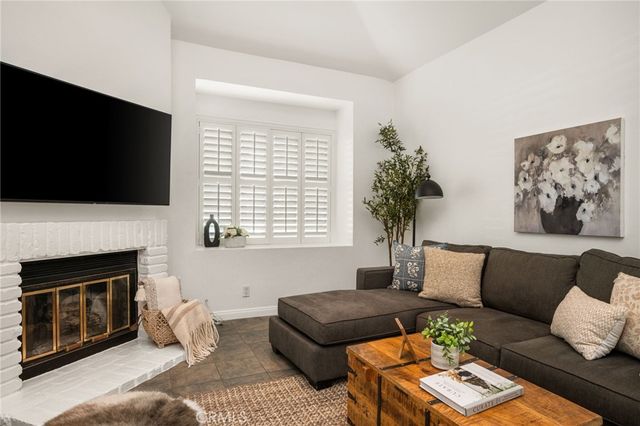 49 Summerfield 99, Irvine, CA 92614