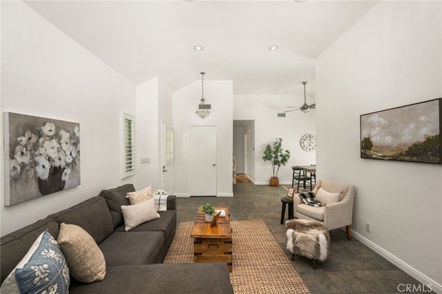 49 Summerfield 99, Irvine, CA 92614