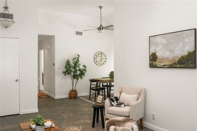 49 Summerfield 99, Irvine, CA 92614