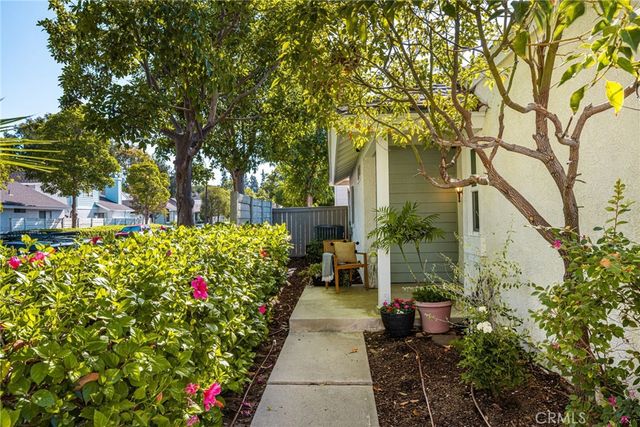 49 Summerfield 99, Irvine, CA 92614