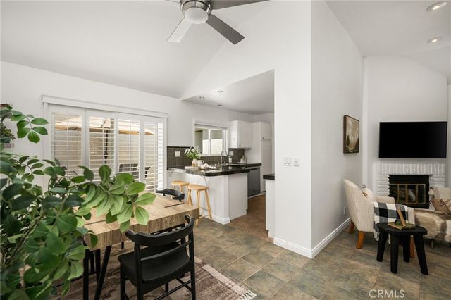 49 Summerfield 99, Irvine, CA 92614