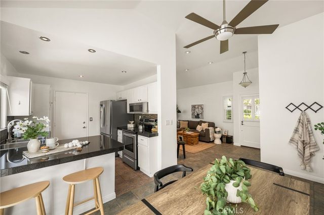 49 Summerfield 99, Irvine, CA 92614