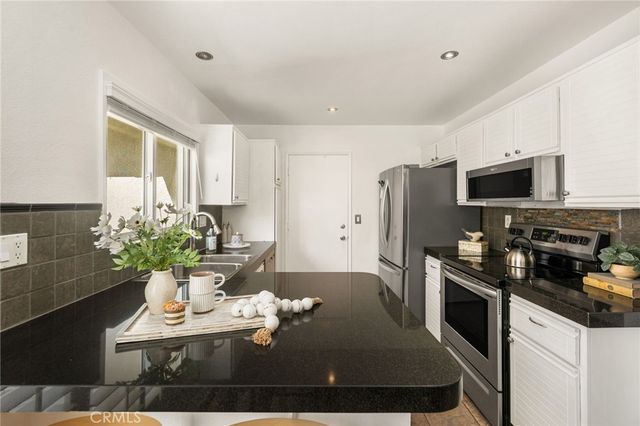 49 Summerfield 99, Irvine, CA 92614