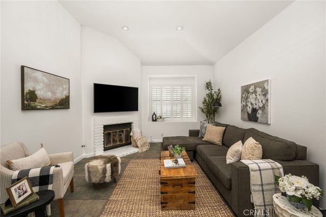 49 Summerfield 99, Irvine, CA 92614