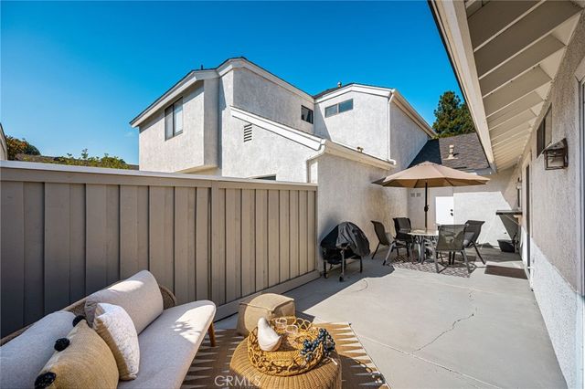 49 Summerfield 99, Irvine, CA 92614