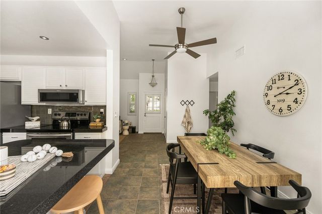 49 Summerfield 99, Irvine, CA 92614