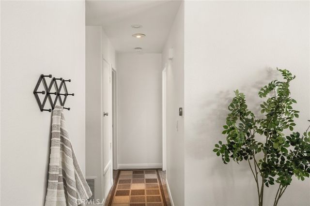 49 Summerfield 99, Irvine, CA 92614
