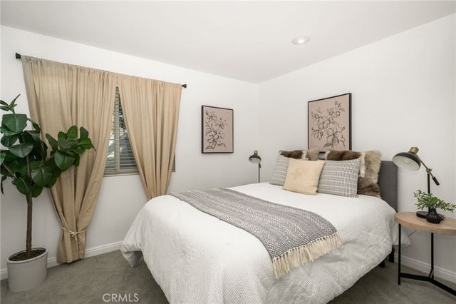 49 Summerfield 99, Irvine, CA 92614