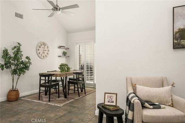 49 Summerfield 99, Irvine, CA 92614