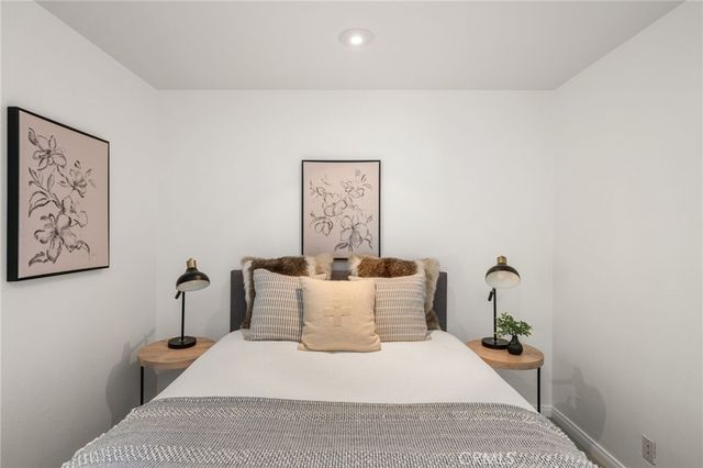 49 Summerfield 99, Irvine, CA 92614