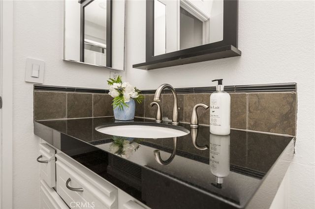 49 Summerfield 99, Irvine, CA 92614