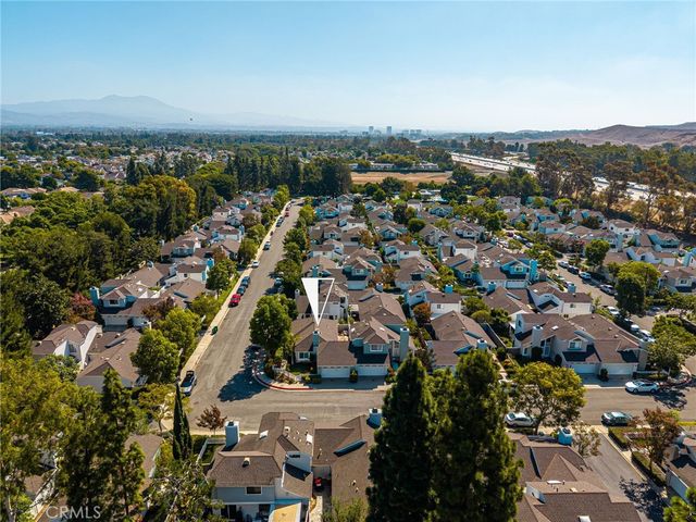 49 Summerfield 99, Irvine, CA 92614