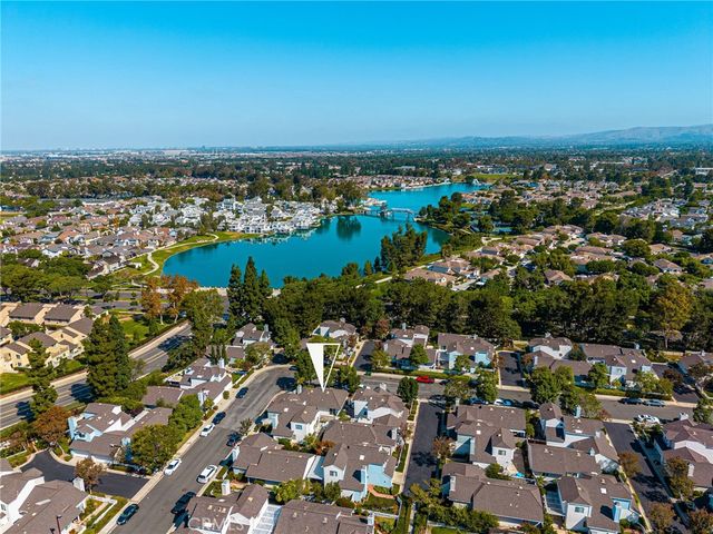 49 Summerfield 99, Irvine, CA 92614