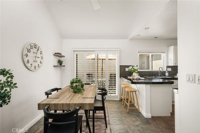 49 Summerfield 99, Irvine, CA 92614