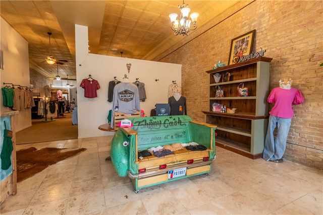 201 South Main Street, Caldwell, TX 77836