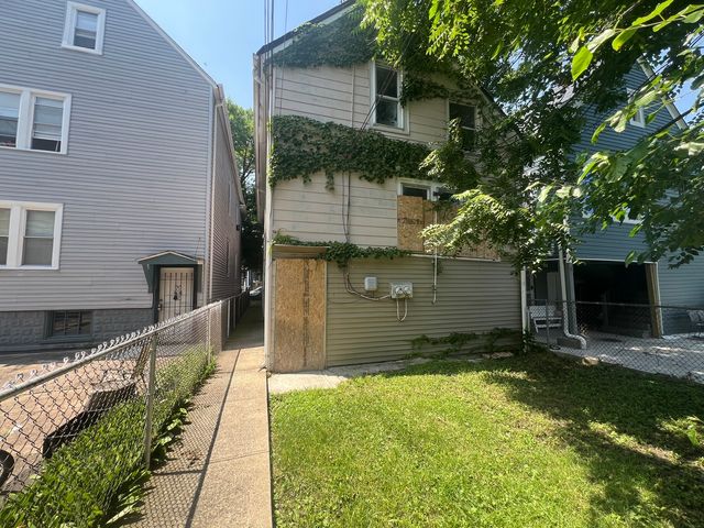 8623 S Manistee Avenue, Chicago, IL 60617