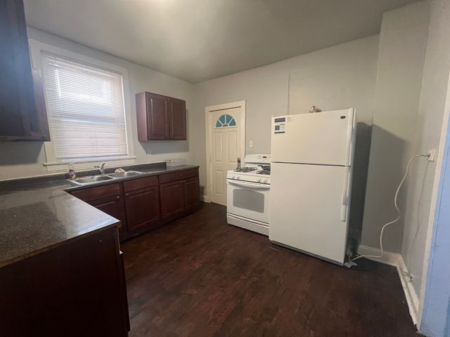 8623 S Manistee Avenue, Chicago, IL 60617