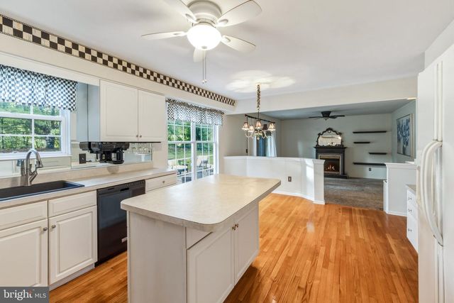 2 TRAFALGER CT, Sewell, NJ 08080