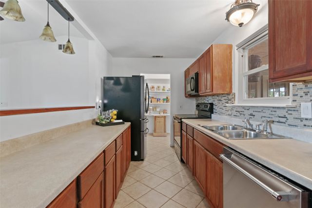5514 Bishop Court, Lake Dallas, TX 75065
