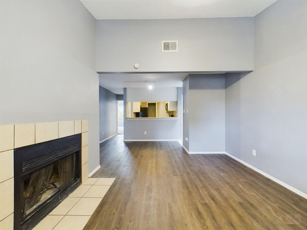 806 W 24th ST 335, Austin, TX 78705