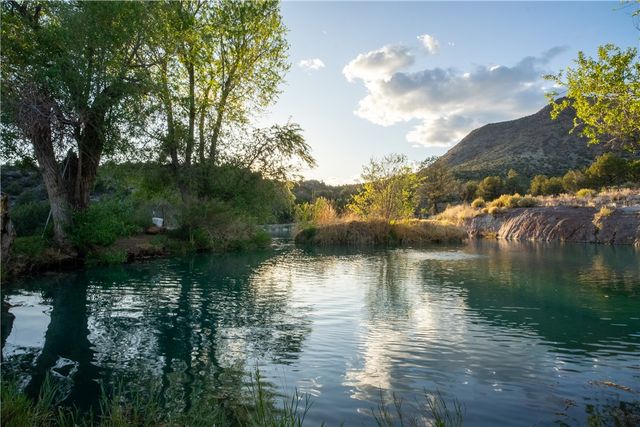 18723 E Knight Creek Road, Kingman, AZ 86401