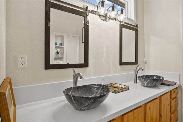 18723 E Knight Creek Road, Kingman, AZ 86401