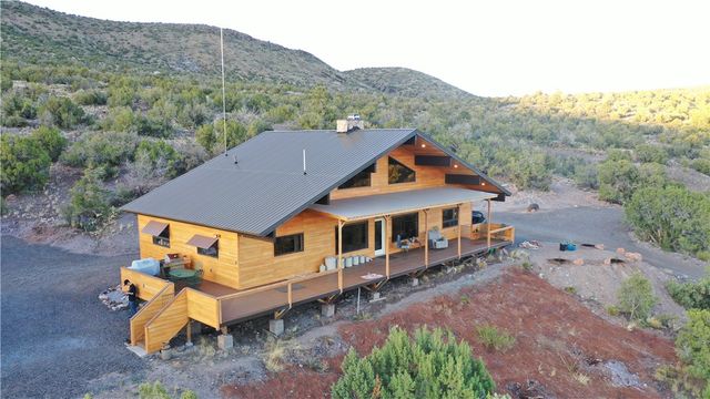 18723 E Knight Creek Road, Kingman, AZ 86401