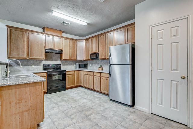 3742 E Ashford Villa Lane, Houston, TX 77082