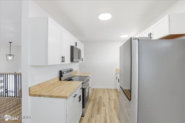 7339 E 17th Avenue, Anchorage, AK 99504