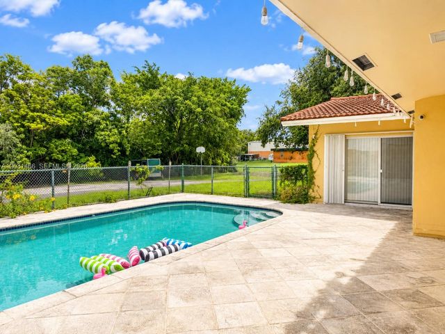 12601 Stirling Rd, Southwest Ranches, FL 33330