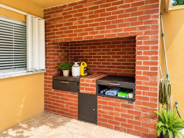 12601 Stirling Rd, Southwest Ranches, FL 33330