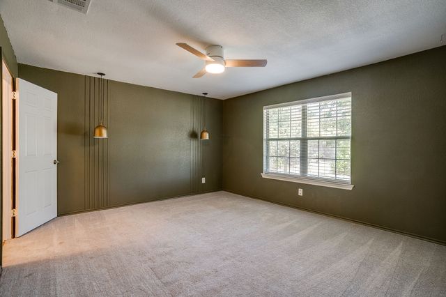321 E Woody Creek Court, Springtown, TX 76082