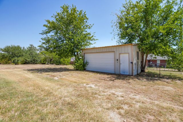 321 E Woody Creek Court, Springtown, TX 76082
