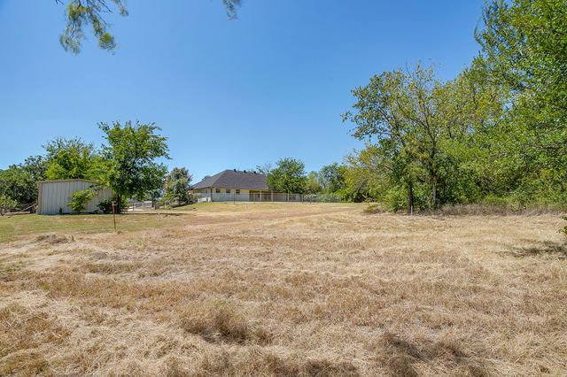 321 E Woody Creek Court, Springtown, TX 76082