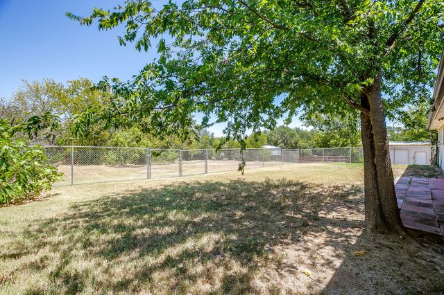 321 E Woody Creek Court, Springtown, TX 76082