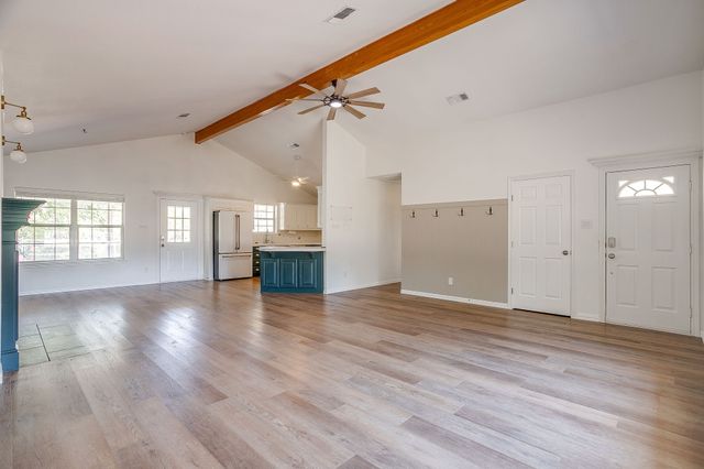 321 E Woody Creek Court, Springtown, TX 76082