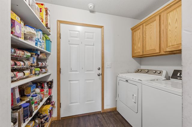 7112 W State St, Salina, KS 67401