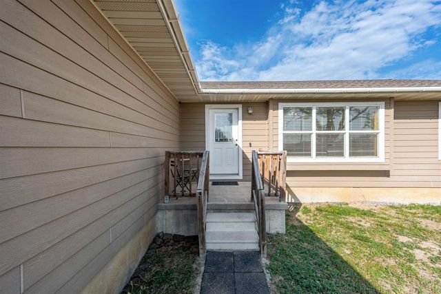 7112 W State St, Salina, KS 67401