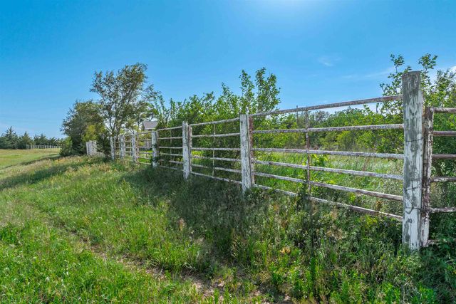 7112 W State St, Salina, KS 67401