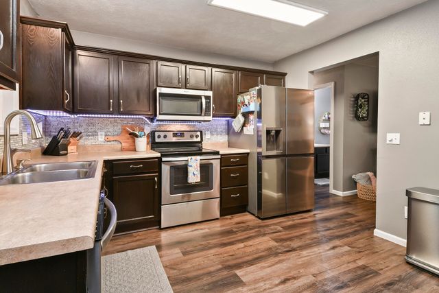 1022 Homestead Road, Merriam Woods, MO 65740