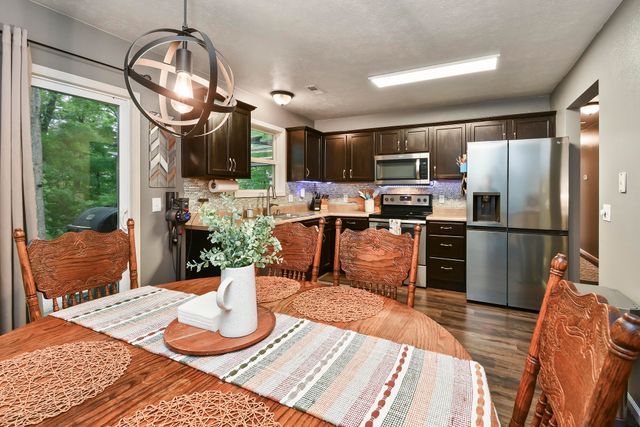 1022 Homestead Road, Merriam Woods, MO 65740