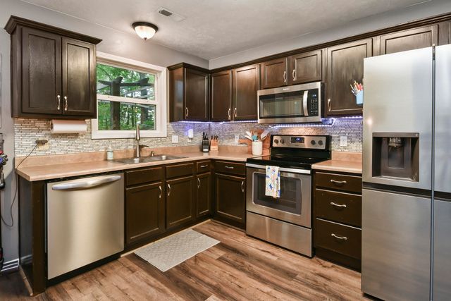 1022 Homestead Road, Merriam Woods, MO 65740